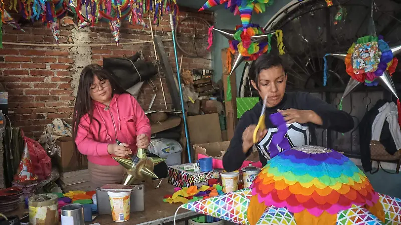 Fabrica de piñatas / Gerardo Tavarez